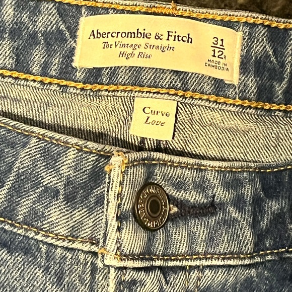 BRAND NEW! Abercrombie & Fitch Curve Love High Rise Vintage Straight Jean - Picture 5 of 6